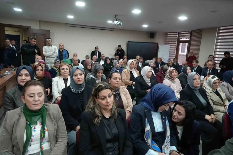 Milli Eğitim Bakanı Yusuf Tekin, AK Parti Erzurum İl Başkanlığı’nda basın mensuplarına açıklamalarda