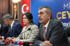 Milli Eğitim Bakanı Yusuf Tekin Erzurum'da AK Parti İl Başkanlığı'nda konuşma yaparken