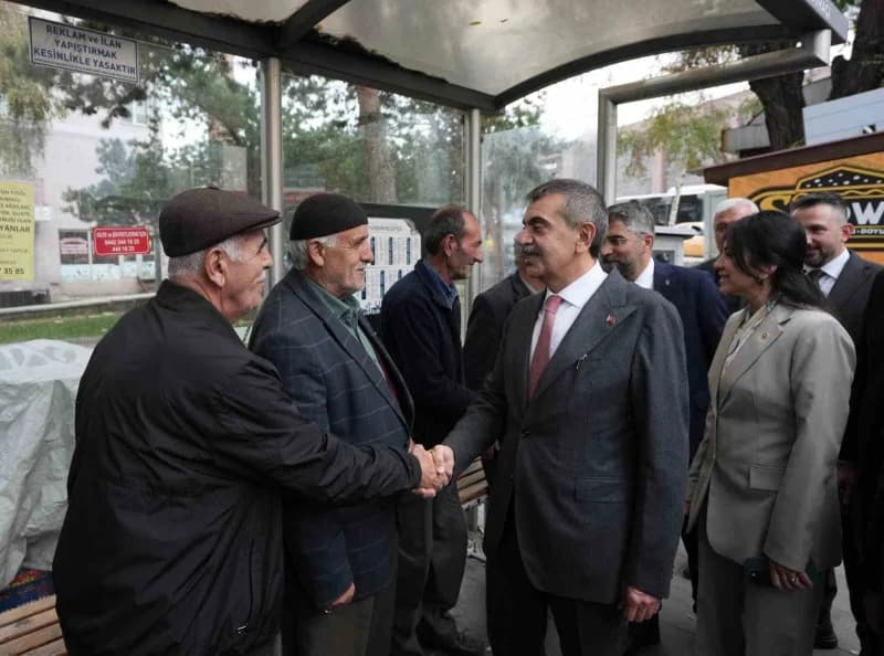 Bir takım ziyaret ve açılışlara katılmak üzere Erzurum'a gelen Milli Eğitim Bakanı Yusuf Tekin, önce