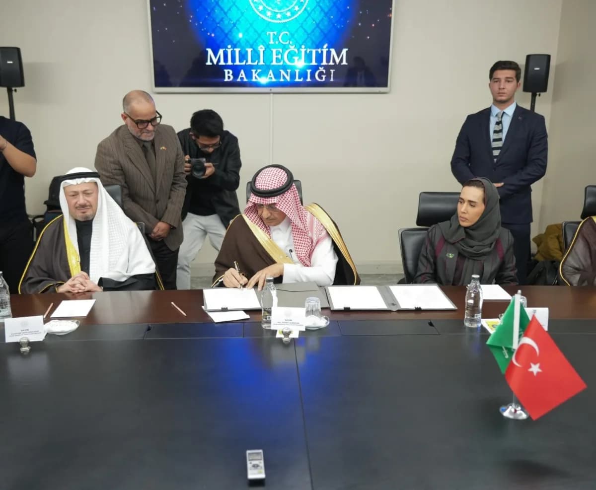 Milli Eğitim Bakanı Yusuf Tekin, Suudi Arabistan Eğitim Bakanı Yusuf Bin Abdullah El-benyan'ı ağırla