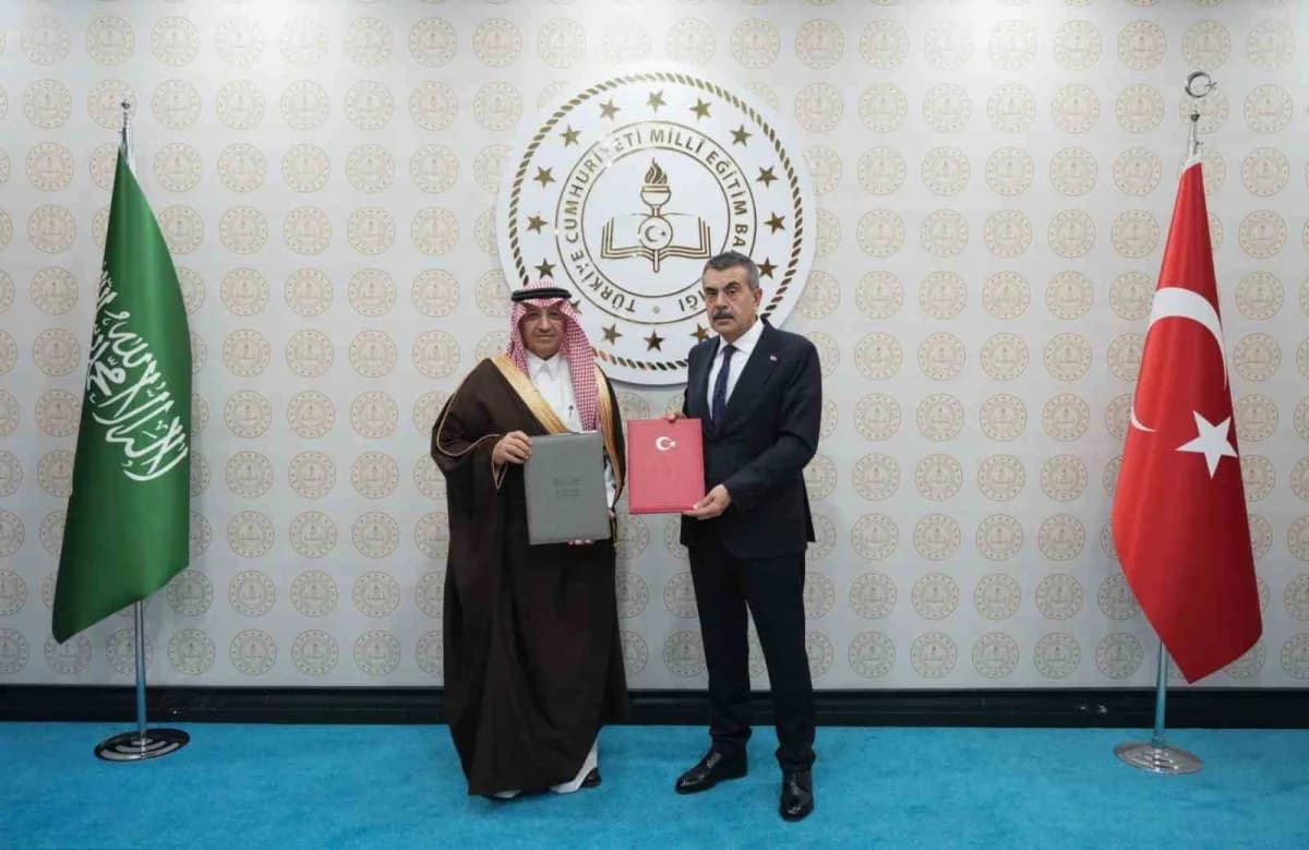 Milli Eğitim Bakanı Yusuf Tekin ve Suudi Arabistan Eğitim Bakanı Yusuf Bin Abdullah El-Benyan