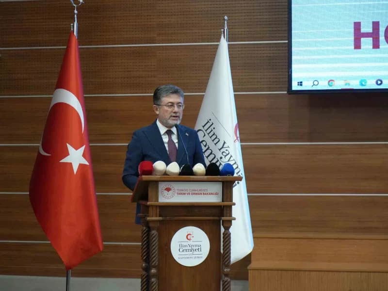 Tarım ve Orman Bakanı İbrahim Yumaklı Kastamonu'da şiir yarışması ödül töreninde konuşuyor