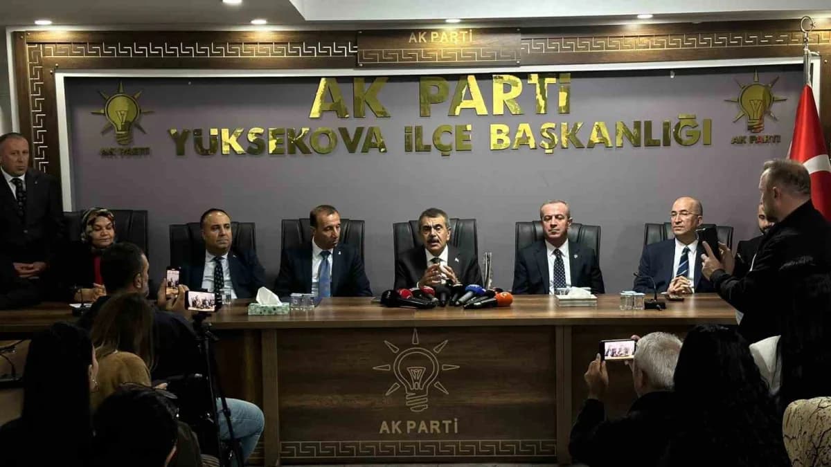 Milli Eğitim Bakanı Yusuf Tekin, AK Parti Yüksekova İlçe Başkanlığında gazetecilere açıklamalarda bulundu