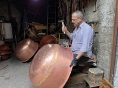Kahramanmaraş'ta geleneksel yöntemlerle bakır kazan üreten usta iş başında