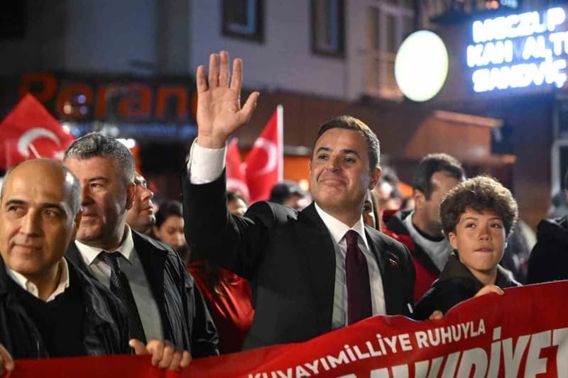 Balıkesir Emir Can İğrek'in şarkılarıyla coştu