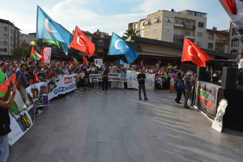 Balıkesir’de, 7 Ekim Aksa Tufanı’nın yıl dönümü dolayısıyla Sivil Toplum Kuruluşları Platformu tarafından "Gazze ve Kudü