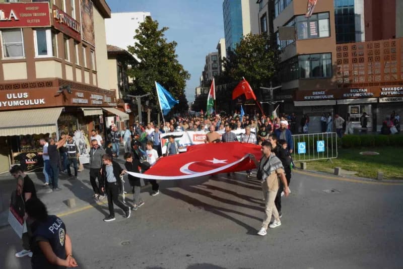Balıkesir’de, 7 Ekim Aksa Tufanı’nın yıl dönümü dolayısıyla Sivil Toplum Kuruluşları Platformu tarafından "Gazze ve Kudü