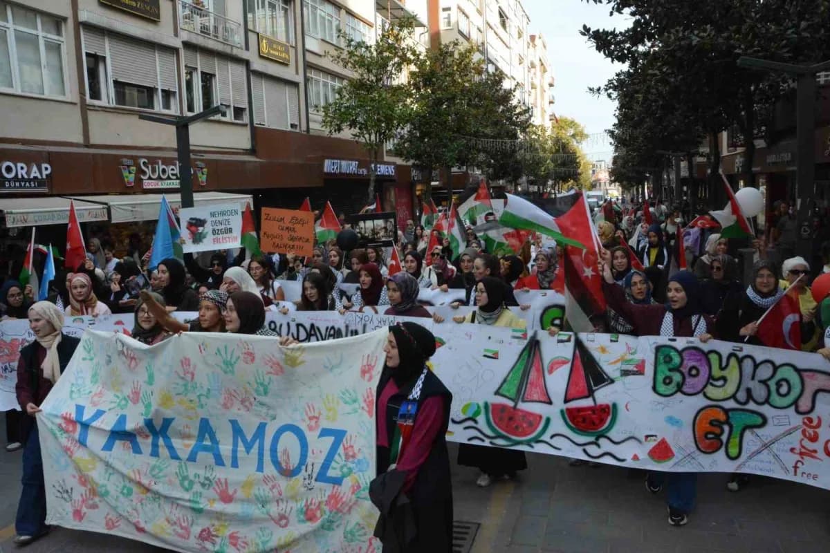 Balıkesir’de, 7 Ekim Aksa Tufanı’nın yıl dönümü dolayısıyla Sivil Toplum Kuruluşları Platformu tarafından "Gazze ve Kudü