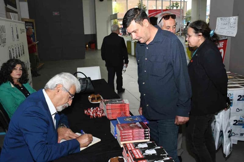 Birbirinden kıymetli yazarları söyleşi ve imza günlerinde Balıkesirlilerle buluşturan fuarda çocukla