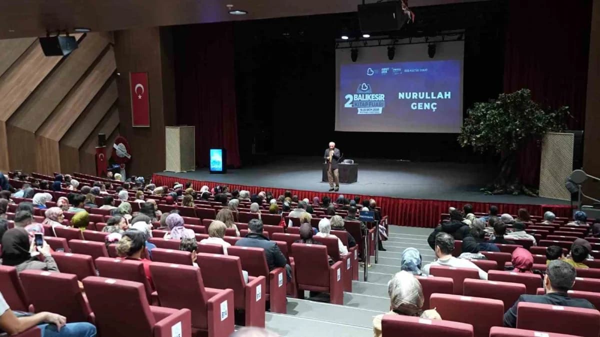 Kitap Fuarı’nın üçüncü gününde Nurullah Genç okurlarıyla buluştu