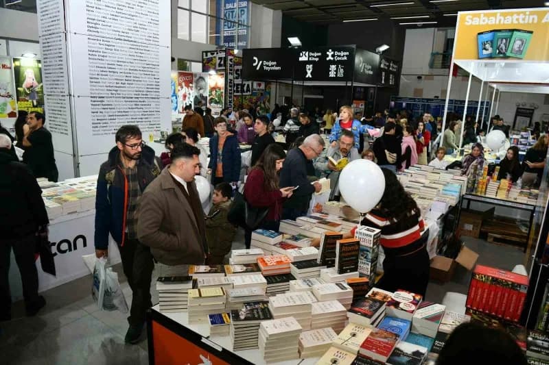 Balıkesir Kitap Fuarını hafta sonu 40 bin kişi ziyaret etti