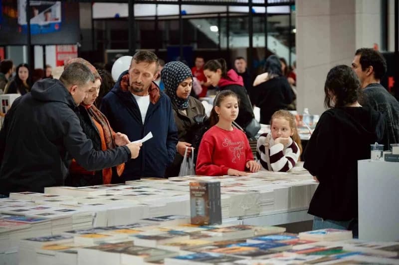 Balıkesir Kitap Fuarını hafta sonu 40 bin kişi ziyaret etti