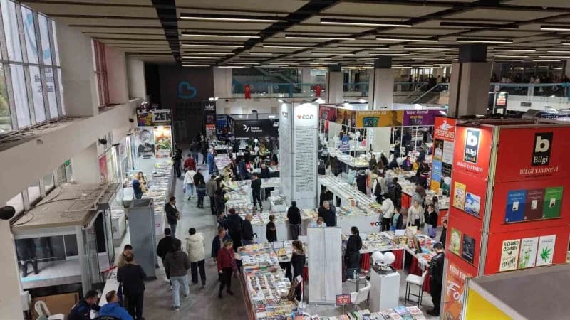Balıkesir Kitap Fuarını hafta sonu 40 bin kişi ziyaret etti