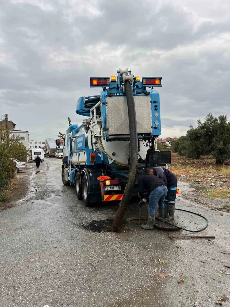 Büyükşehir Belediyesi ve BASKİ ekipleri 20 ilçede teyakkuzda
