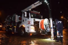 Balıkesir’de sağanak yağış sonrası Büyükşehir Belediyesi ve BASKİ ekipleri su baskınlarına müdahale ediyor