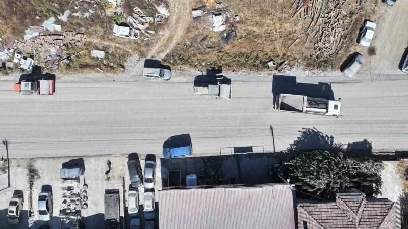 Ahmet Akın sözünü tuttu, Sanayi esnafının yüzü güldü . Bin 600 metrelik sathi kaplama çalışmasıyla yenilenen Sanayi yolu