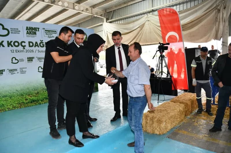 Balıkesir Büyükşehir Belediyesi’nden Susurluk’ta üreticilere 47 Damızlık Koç desteği