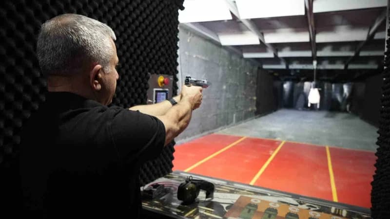 Türkiye'deki okullarda yaşanan silahlı saldırılar sebebiyle savunma sanayii alanında faaliyet gösteren bir şirket, öğren