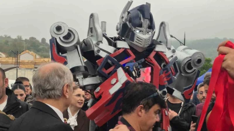 Bartın Bilim Festivalinde TB2 Bayraktar İnsansız Hava Aracı ve dans eden robot sergileniyor