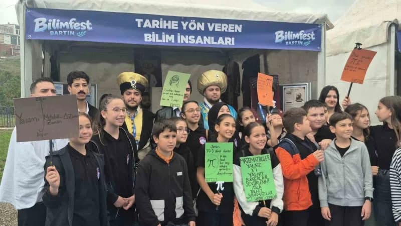 Bartın Üniversitesi'nde bu yıl ilk kez düzenlenen ve 3 gün sürecek Bilim Festivali'nde sergilenen TB2 Bayraktar İnsansız