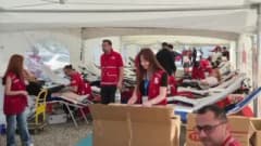 Bartın Üniversitesi kampüsünde kurulan kan bağış çadırında kan bağışı yapan öğrenciler ve personel