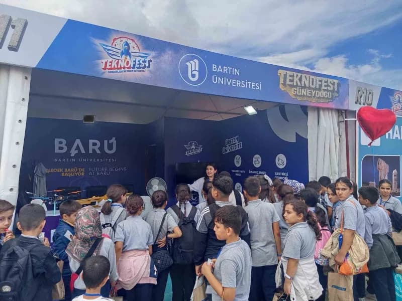 Bartın Üniversitesi (BARÜ), bu yıl Şanlıurfa'da düzenlenen TEKNOFEST 2026’da bilim ve Teknoloji alanındaki çalışmalarını