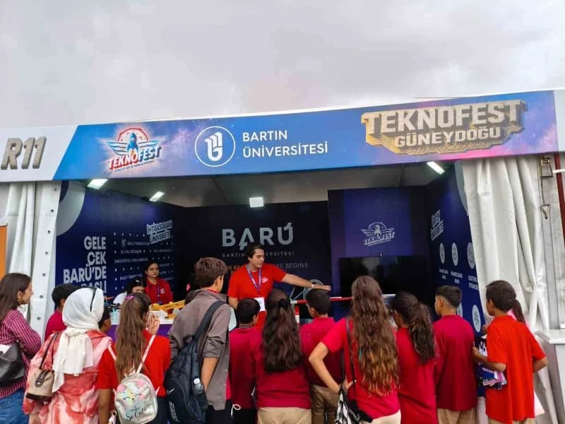 Bartın Üniversitesi (BARÜ), bu yıl Şanlıurfa'da düzenlenen TEKNOFEST 2026’da bilim ve Teknoloji alanındaki çalışmalarını