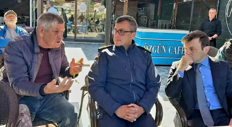 Amasra Kaymakamı Muhammet Serdar Erdoğan(sağ başta), Sahil Güvenlik Batı Karadeniz Grup Komutanı Yarbay Cihan Seymen(ort