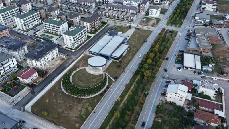 Kocaeli'nin Başiskele ilçesinde yapımı sürdürülen Başiskele 15 Temmuz Bilim Merkezi'nde çalışmalar tamamlanma aşamasına