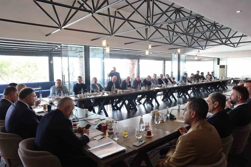 İzmir için ortak hizmet buluşmasıbaşkan Serkan Acar: “İzmir için güzel hizmetler yapacağız” İzmir’in