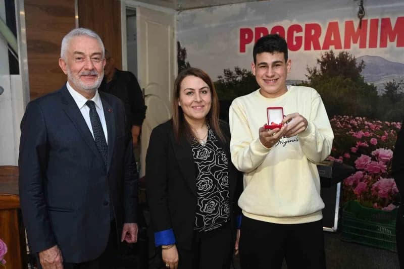 Programın sonunda yemeğe katılan personel arasında çekiliş düzenlenirken, çekilişle 10 personele Cum