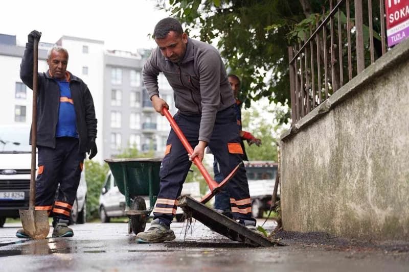 İstanbul genelinde etkili olan sağanak yağış nedeniyle birçok ilçede taşkınlar yaşanırken, Tuzla Belediyesi olumsuz hava