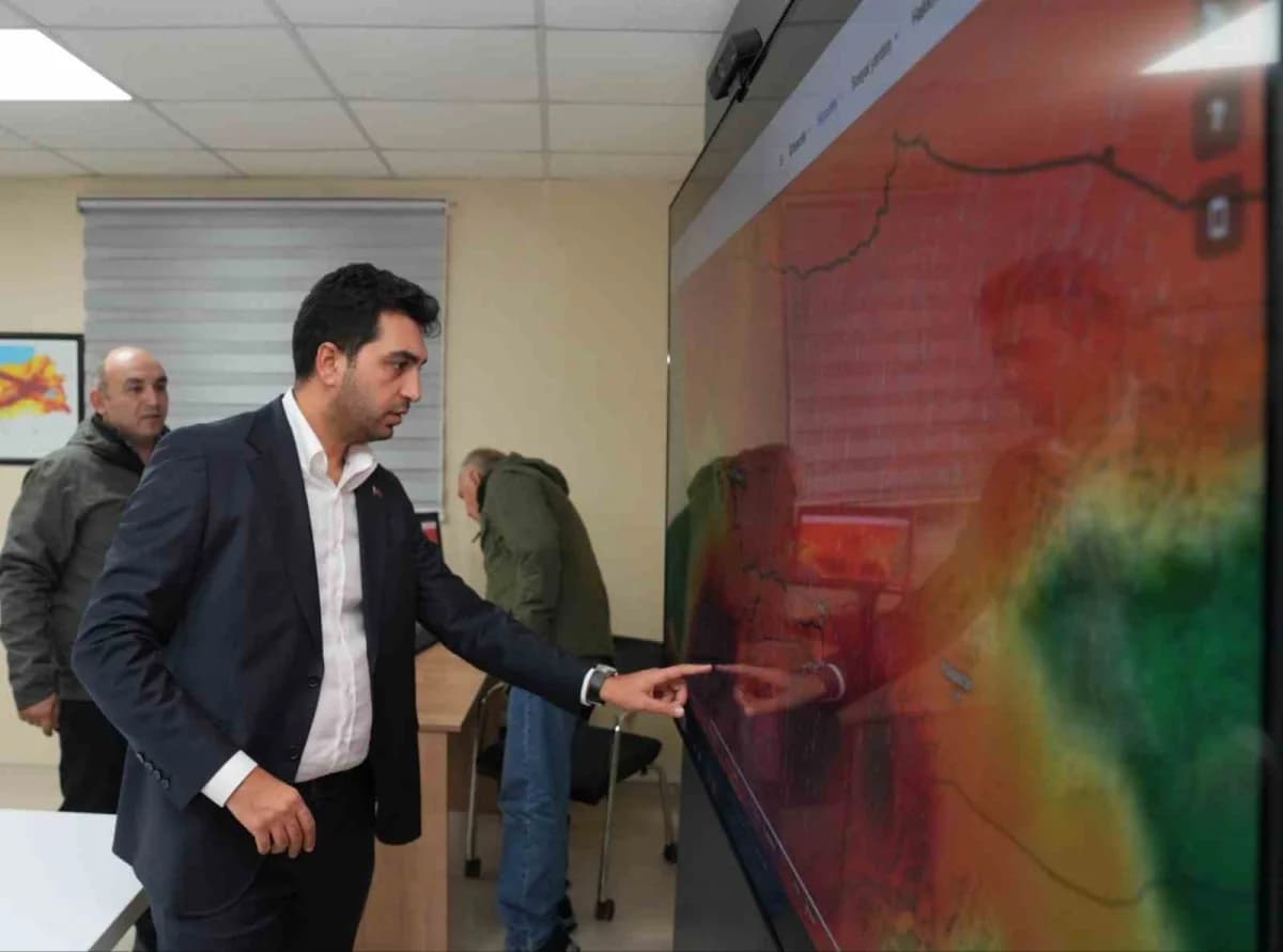 İstanbul genelinde etkili olan sağanak yağış nedeniyle birçok ilçede taşkınlar yaşanırken, Tuzla Belediyesi olumsuz hava