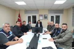 Tuzla Belediye Başkanı Eren Ali Bingöl, sağanak yağış sırasında Afet İşleri ve Risk Yönetimi ekipleriyle sahada inceleme
