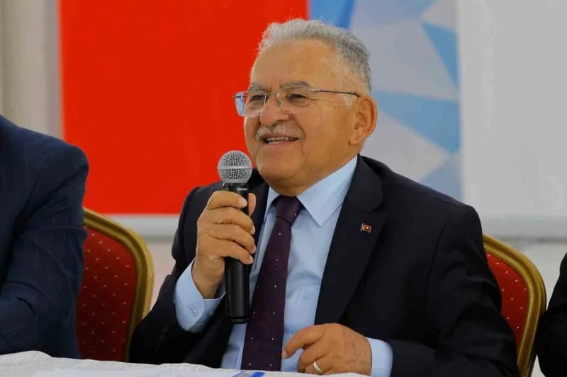 Kayseri Büyükşehir Belediye Başkanı Dr. Memduh Büyükkılıç, Develi ilçesinde gerçekleştirdiği program kapsamında Develi m