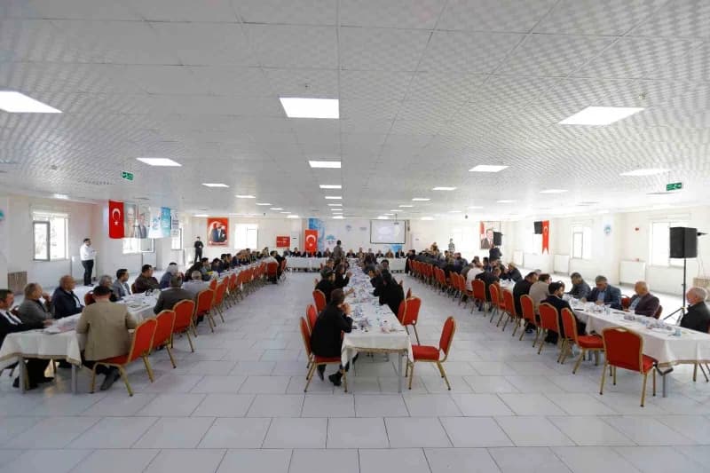 Kayseri Büyükşehir Belediye Başkanı Dr. Memduh Büyükkılıç, Develi ilçesinde gerçekleştirdiği program kapsamında Develi m