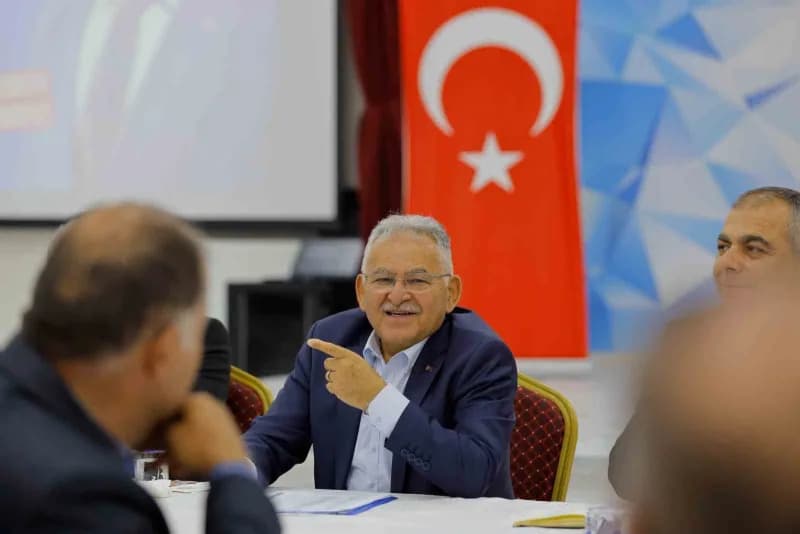 Kayseri Büyükşehir Belediye Başkanı Dr. Memduh Büyükkılıç, Sarız ve Pınarbaşı ilçelerinde muhtarlarl