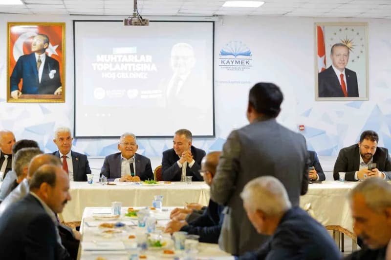 Kayseri Büyükşehir Belediye Başkanı Dr. Memduh Büyükkılıç, Sarız ve Pınarbaşı ilçelerinde muhtarlarl