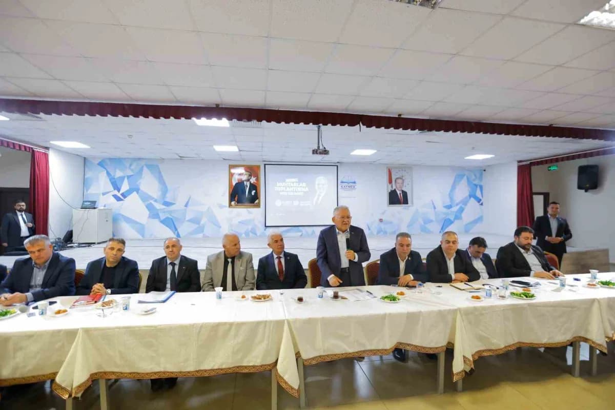Kayseri Büyükşehir Belediye Başkanı Dr. Memduh Büyükkılıç, Sarız ve Pınarbaşı ilçelerinde muhtarlarl