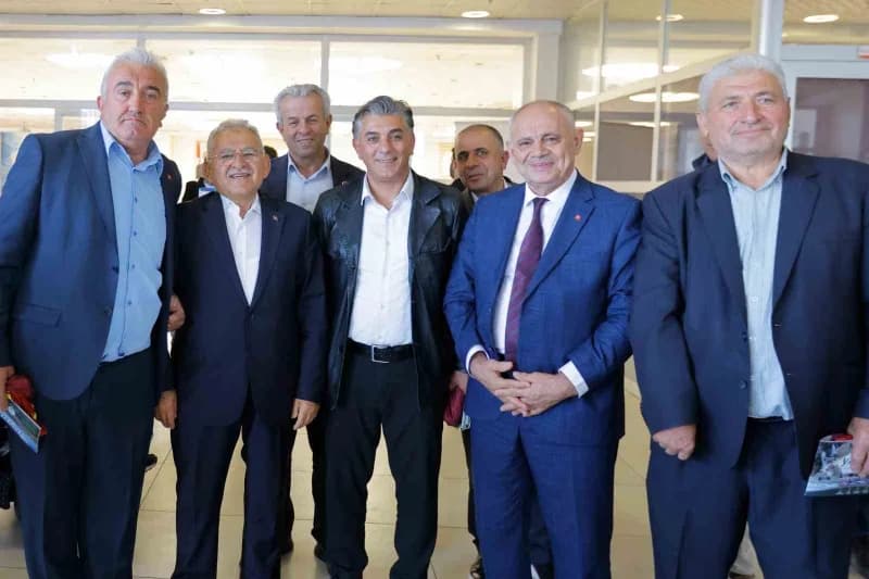 Kayseri Büyükşehir Belediye Başkanı Dr. Memduh Büyükkılıç; ilçelerin ihtiyaçlarını yerinde tespit etmek, mahallelerin ta