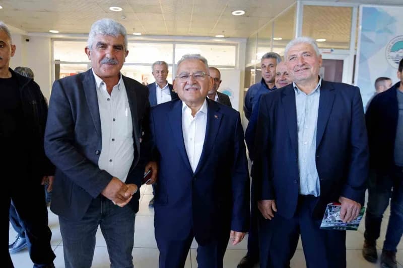Kayseri Büyükşehir Belediye Başkanı Dr. Memduh Büyükkılıç; ilçelerin ihtiyaçlarını yerinde tespit etmek, mahallelerin ta