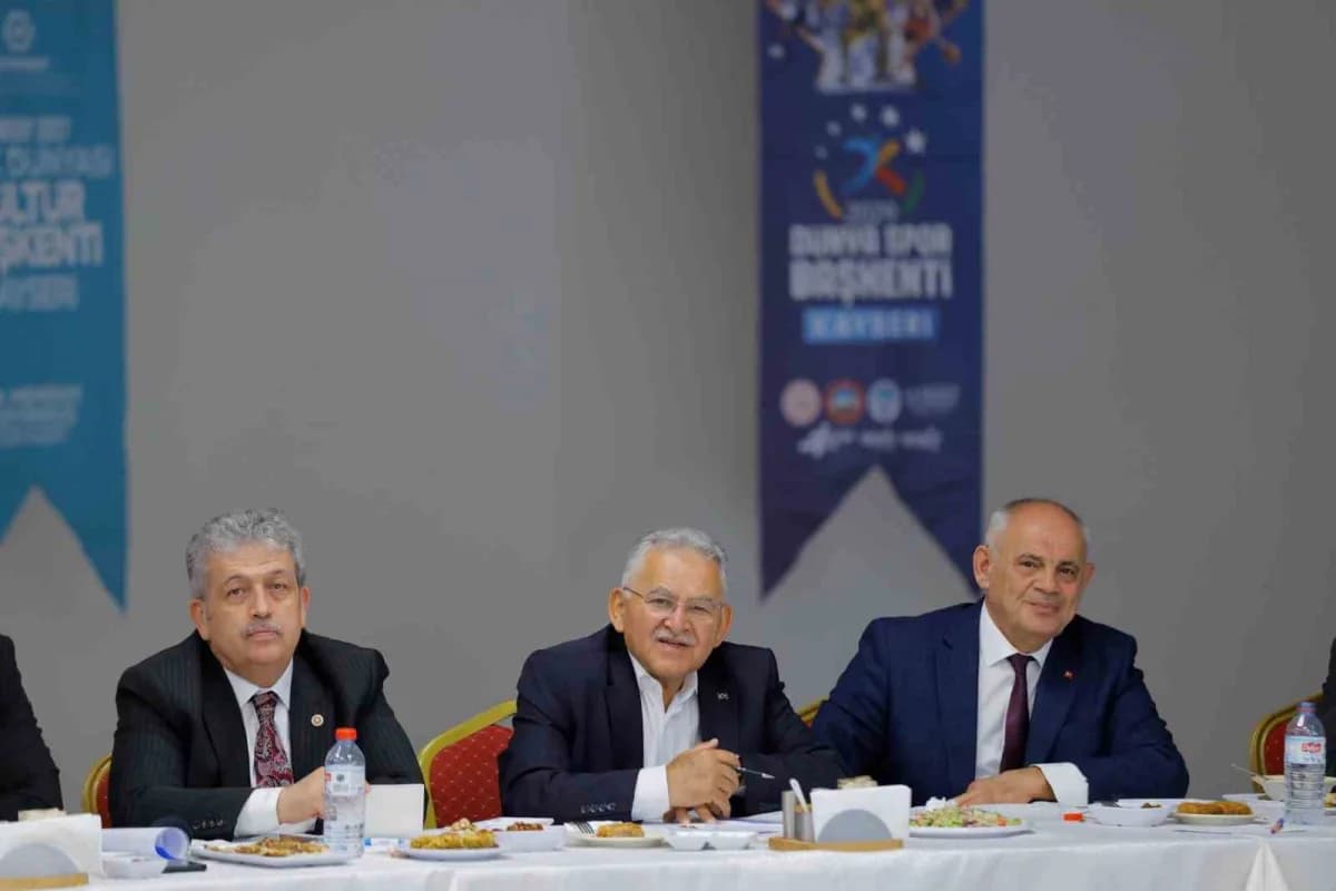 Kayseri Büyükşehir Belediye Başkanı Dr. Memduh Büyükkılıç; ilçelerin ihtiyaçlarını yerinde tespit etmek, mahallelerin ta