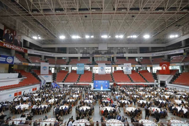 Kayseri Büyükşehir Belediye Başkanı Dr. Memduh Büyükkılıç, 19 Ekim Muhtarlar Günü dolayısıyla kentte görev yapan Muhtarl