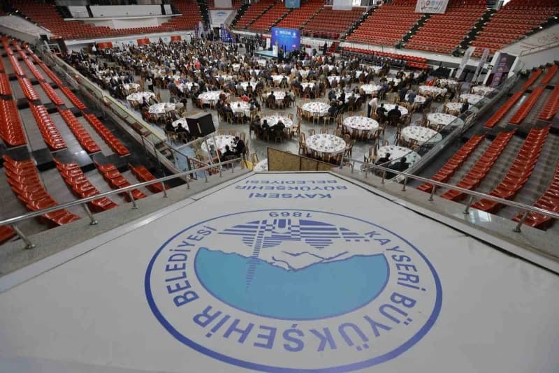Kayseri Büyükşehir Belediye Başkanı Dr. Memduh Büyükkılıç, 19 Ekim Muhtarlar Günü dolayısıyla kentte görev yapan Muhtarl