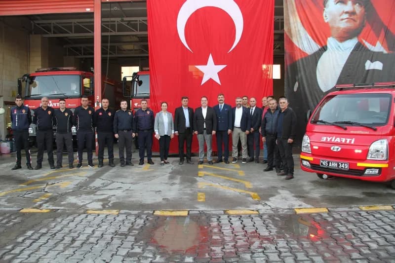 Kula programı kapsamında Manisa Büyükşehir Belediyesine bağlı Kula İtfaiye Amirliğini de ziyaret ede