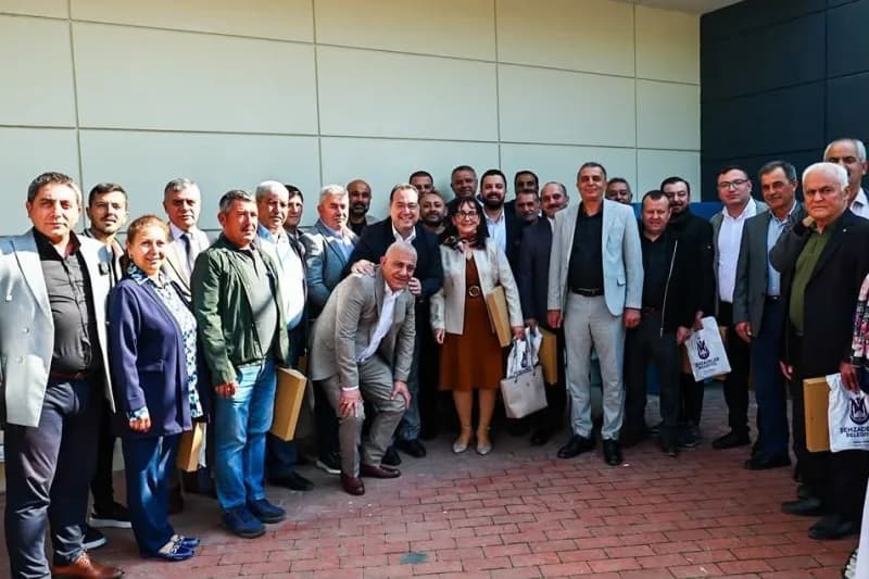 Manisa Büyükşehir Belediye Başkanı Besim Dutlulu, 19 Ekim Muhtarlar Günü dolayısıyla düzenlenen programda muhtarlarla bi