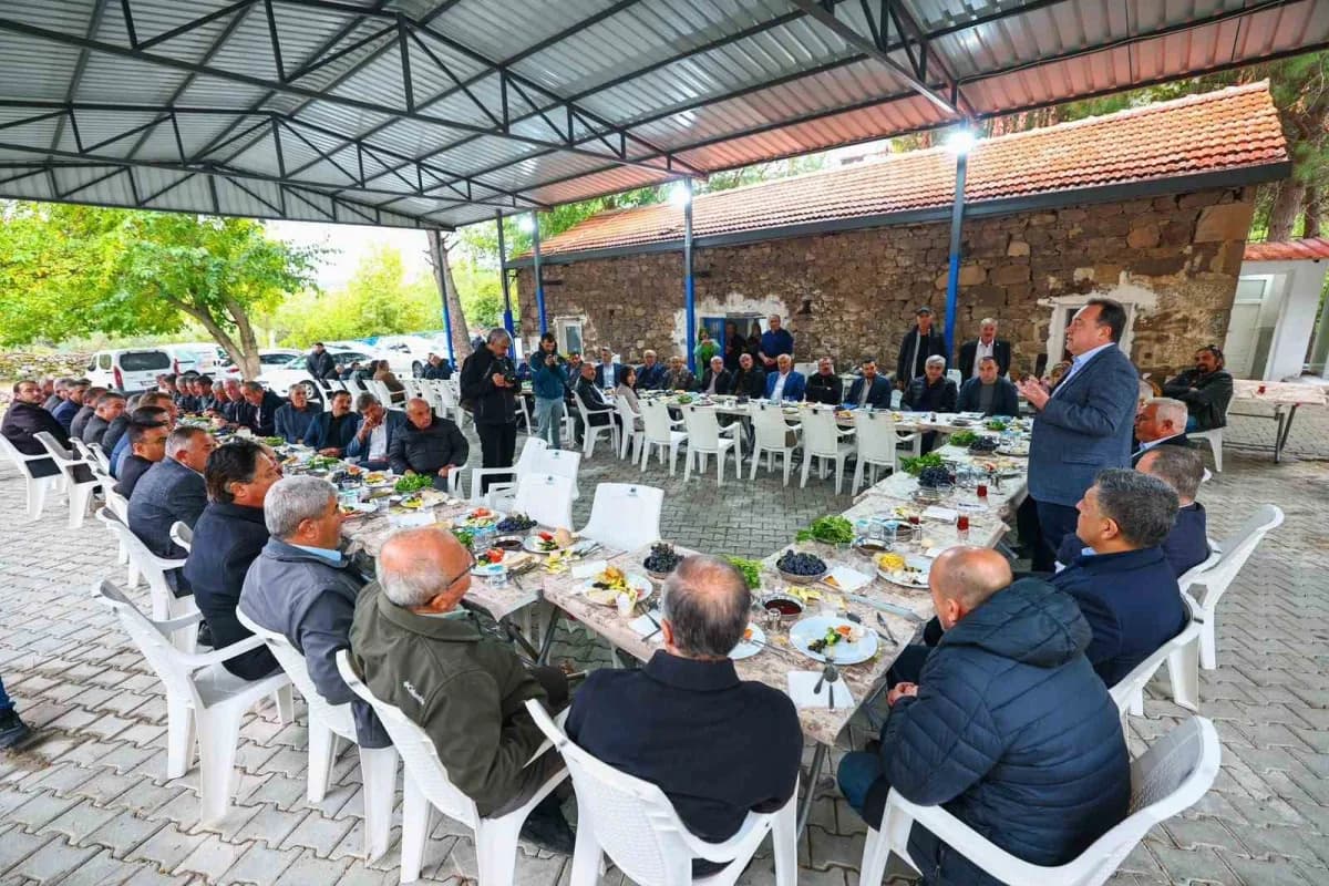 Bölgenin ihtiyaçlarını dinleyen Dutlulu, önümüzdeki sezondan itibaren yol çalışmalarının genişletilmesinin hedeflendiğin