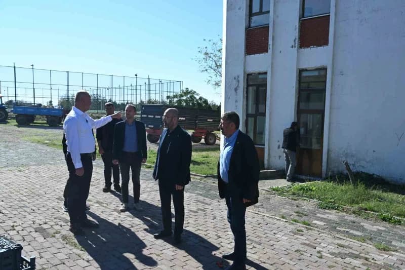 Karacabey Belediye Başkanı Fatih Karabatı, Harmanlı, Ekinli ve Ballıkaya kırsal mahallelerini ziyaret ederek devam eden