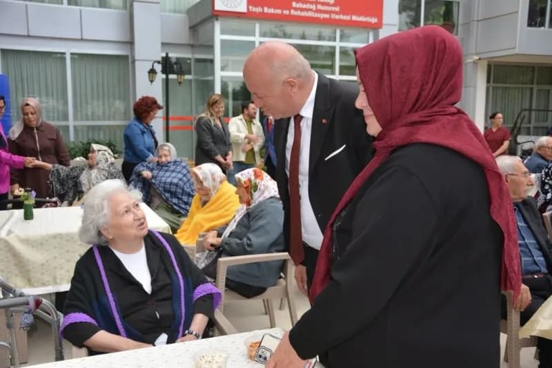 Babadağ Belediye Başkanı Murat Kumral, 1 Ekim Dünya Yaşlılar Günü kapsamında Babadağ Huzurevi Yaşlı Bakım ve Rehabilitas
