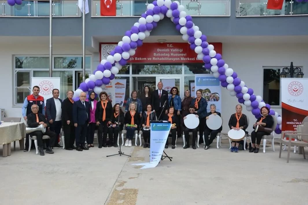 Babadağ Belediye Başkanı Murat Kumral, 1 Ekim Dünya Yaşlılar Günü kapsamında Babadağ Huzurevi Yaşlı Bakım ve Rehabilitas